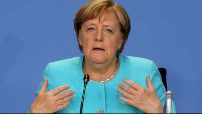 Merkel: Gehen von einem oder mehreren Selbstmordanschl&auml;gen in Kabul aus
