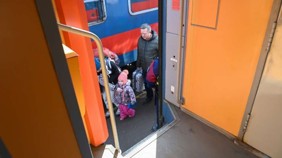 UNO geht von einer Million Binnenfl&uuml;chtlingen in Ukraine aus