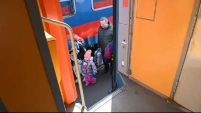 UNO geht von einer Million Binnenfl&uuml;chtlingen in Ukraine aus