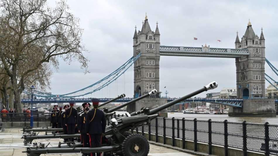 Kanonensalven zur Ehren von Prinz Philip