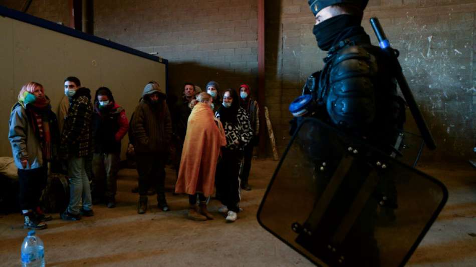 Illegale Silvester-Party mit 2500 Menschen l&auml;uft in Frankreich v&ouml;llig aus dem Ruder