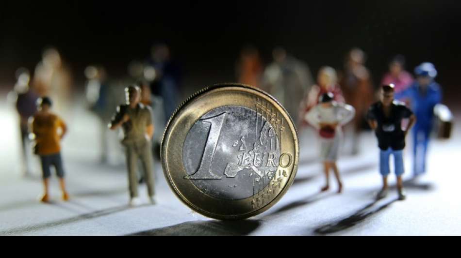 Studie: H&auml;lfte der Mittelschicht beklagt Einbu&szlig;en von Einkommen durch Pandemie