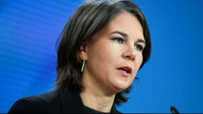 Baerbock: Russland begeht Menschenrechtsverletzungen