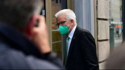 Kretschmann: Rechtsradikale Corona-Demonstranten sind "Aasgeier der Pandemie"