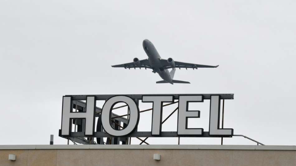 Britische Reiser&uuml;ckkehrer aus Hochrisikogebieten m&uuml;ssen in Hotel-Quarant&auml;ne