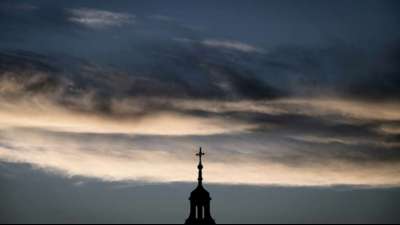 Bischofskonferenz sieht "kirchliches Recht nicht &uuml;ber staatlichem Recht"