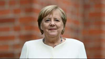 Merkel ruft am Tag der Einheit zum Erhalt der Demokratie in Deutschland auf 