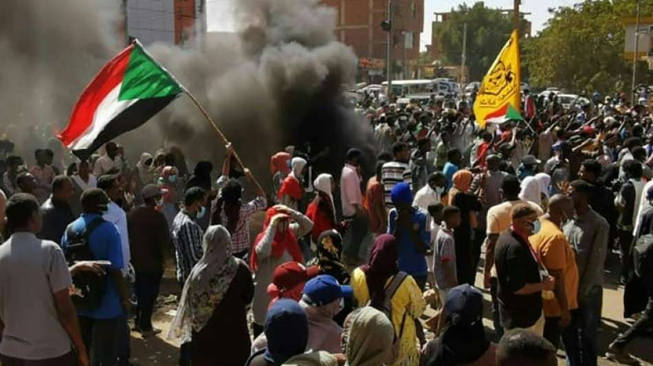 Tausende protestieren erneut gegen Milit&auml;rdiktatur im Sudan