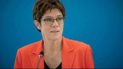 Kramp-Karrenbauer schlie&szlig;t deutsche Beteiligung an EU-Einsatz in Mosambik aus