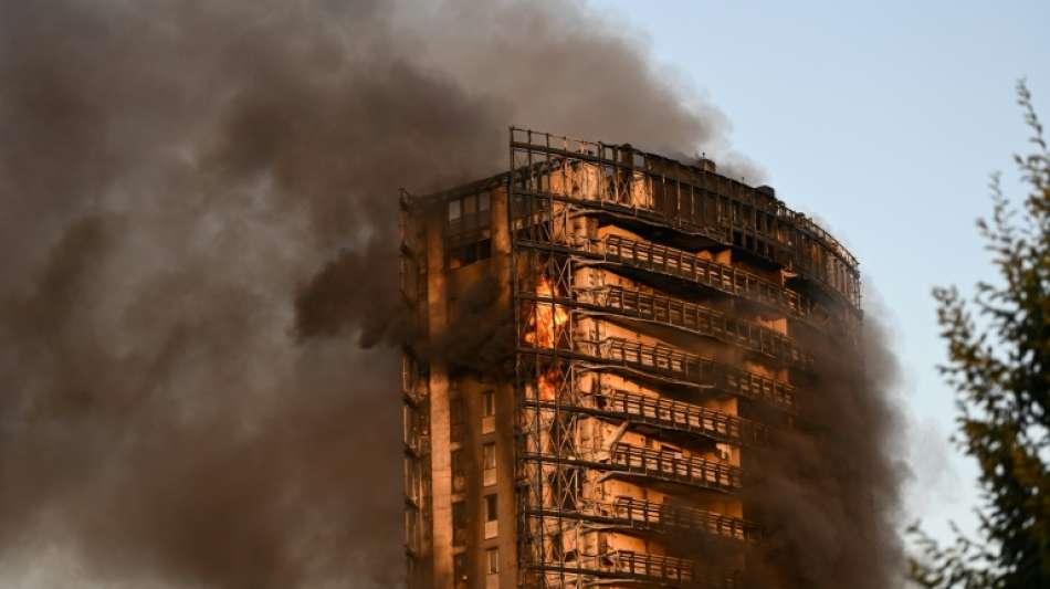 Feuerwehr: 20-st&ouml;ckiges Wohnhaus in Mailand ausgebrannt