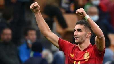 Italiens Serie gestoppt: Torres schie&szlig;t Spanien ins NL-Finale 