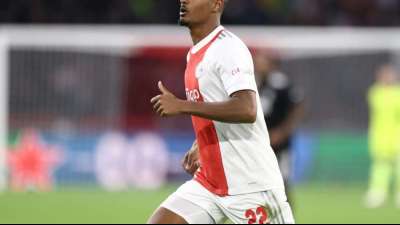 Fu&szlig;ball - Ajax Amsterdam ganz makellos: 2:0 gegen Besiktas