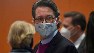 Verkehrsminister entschuldigt sich für das Fiasko um Pkw-Maut
