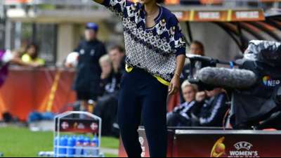 Steffi Jones vermisst "langfristige Strategie" im Frauenfu&szlig;ball