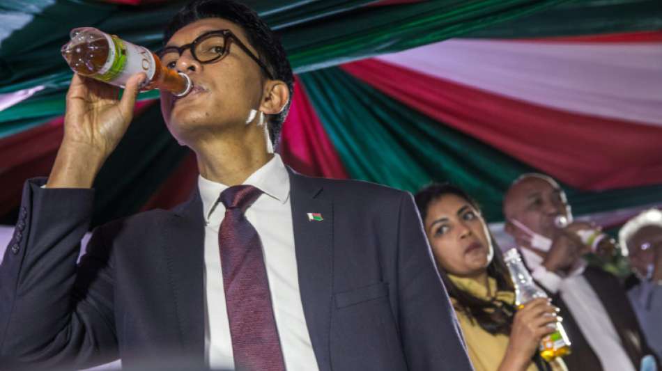 Madagaskars Präsident verteidigt angeblichen Corona-Kräutertrank gegen Kritik