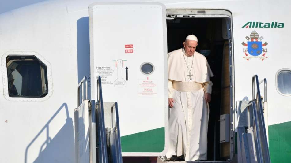 Papst Franziskus zu Besuch in Ungarn eingetroffen