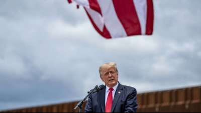 Trump warnt bei Grenzbesuch in Texas vor "gef&auml;hrlicher" Migrationskrise