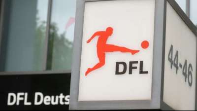 Bremens Innensenator M&auml;urer fordert: Spiel-Stopp im deutschen Profifu&szlig;ball