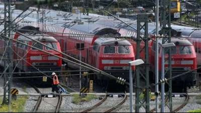 GDL setzt Streik fort - Bahn mit einem Angebot im Fernverkehr