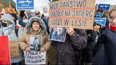 Polen demonstrieren gegen schlechte Behandlung von Migranten an Grenze zu Belarus