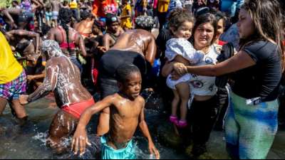 Mehr als 10.000 Migranten campieren an s&uuml;dlicher US-Grenze