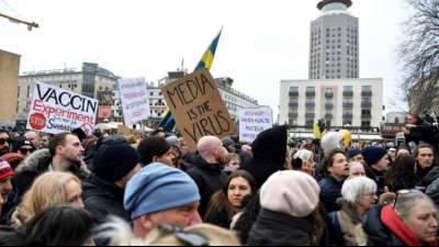 Festnahmen und Verletzte bei Protesten gegen Corona-Beschr&auml;nkungen in Schweden