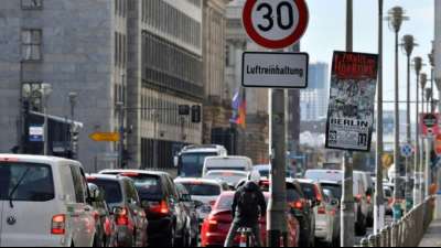 Polizeigewerkschaft und ADAC f&uuml;r mehr Verkehrskontrollen gegen Raser