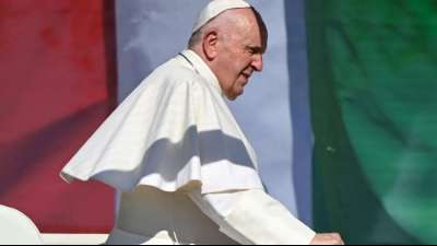 Papst Franziskus fordert in Budapest entschiedenen Kampf gegen Antisemitismus