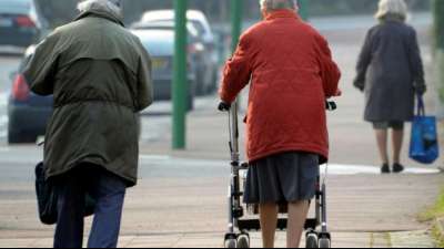 Mit Mitte 50 zahlen Deutsche am meisten Steuern und Abgaben