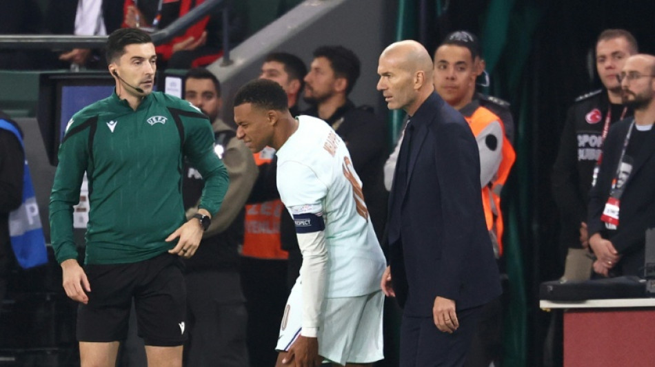 Mbapp&eacute; se ejercita en Madrid al margen del equipo 
