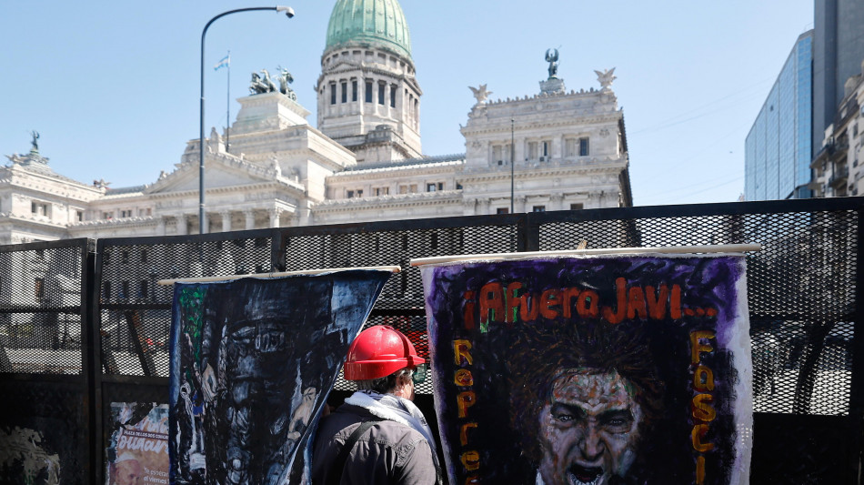 Argentina, approvata la controversa riforma del lavoro di Milei