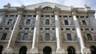 Borsa: Milano chiude in rosso, -1,06%