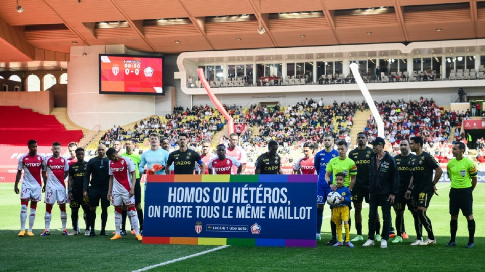 Refus du maillot arc-en-ciel: un joueur de Nantes sanctionn&eacute; et des r&eacute;actions politiques