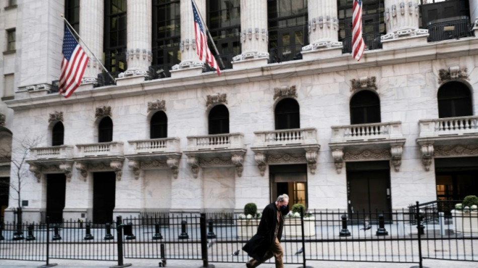 Wall Street ouvre en hausse, rebond technique et r&eacute;sultats aident les indices