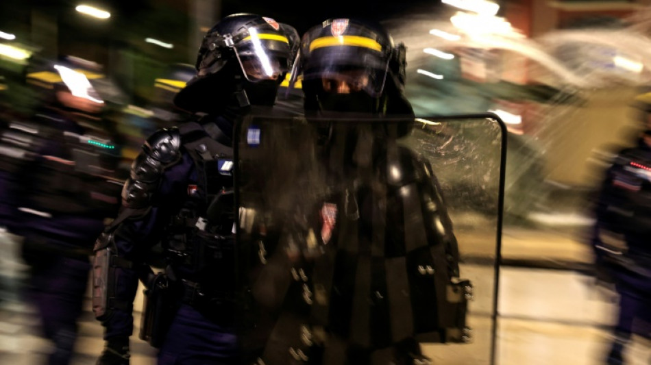 Nova noite de dist&uacute;rbios na Fran&ccedil;a termina com 16 detidos