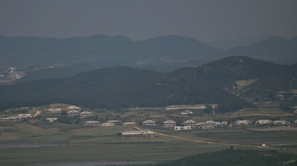 Seoul says fired warning shots after North Korean troops crossed border