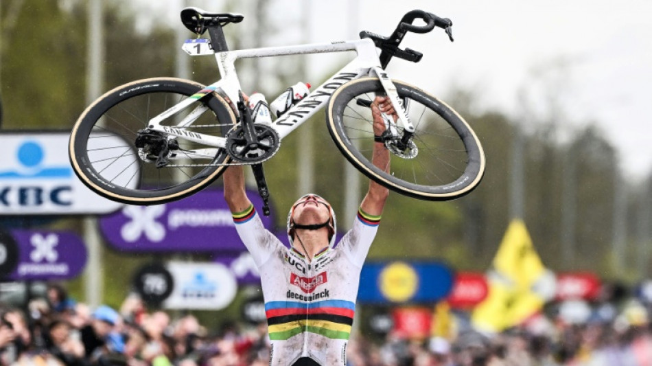 Cyclisme: Mathieu van der Poel remporte son troisi&egrave;me Tour des Flandres