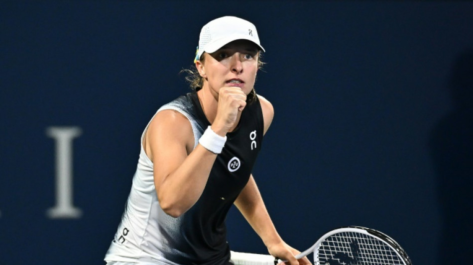 Swiatek holds off Muchova to reach quarters at rainy Montreal