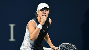 Swiatek holds off Muchova to reach quarters at rainy Montreal
