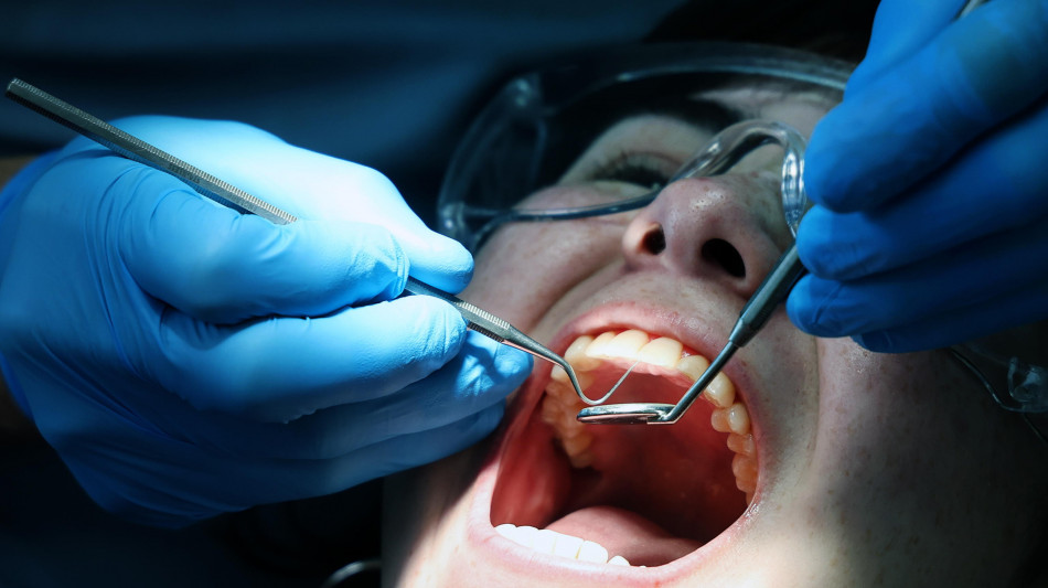 Nuovo gel 'bioispirato' rigenera lo smalto dei denti