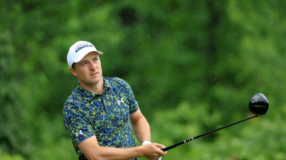 Injured Spieth avoids 'dagger' to make cut at PGA