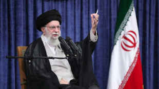Jamenei afirma que Irán no cederá a las presiones para cesar el enriquecimiento de uranio