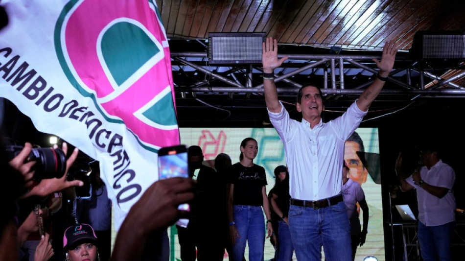 Candidato opositor Roux pede acabar com a 'pol&iacute;tica corrupta' no Panam&aacute;