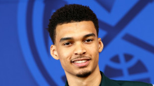 As Spurs debut nears, Wembanyama dines with Tony Parker