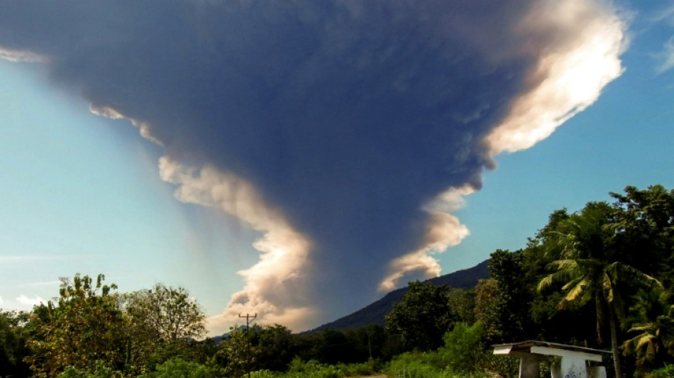 Indonesia volcano spews 18-kilometre ash tower