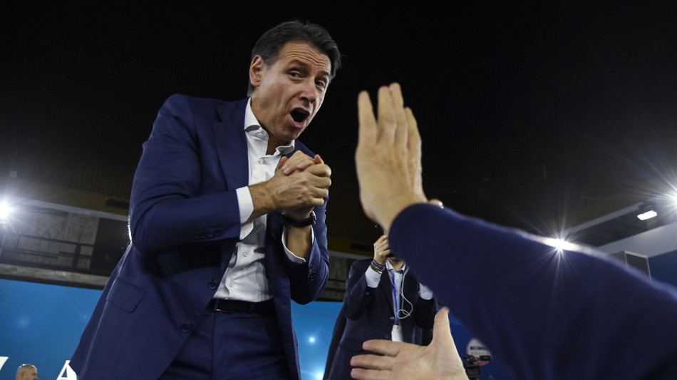 Conte, il simbolo non &egrave; di Grillo e non pu&ograve; contestarlo