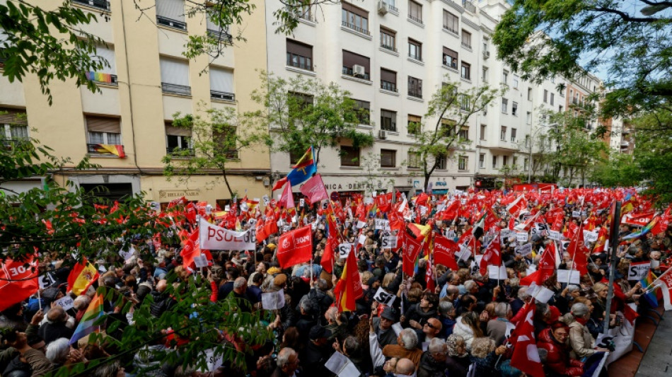Socialistas espa&ntilde;oles se movilizan para pedir a S&aacute;nchez que no dimita