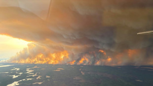 Cientos de incendios forestales avanzan en Canadá, su humo llega a EEUU y Europa