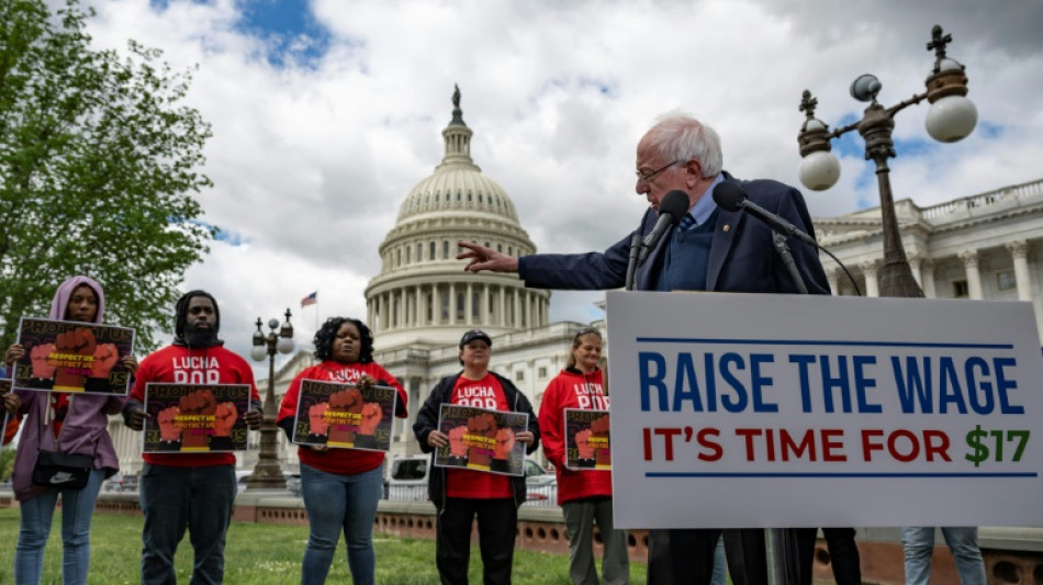 Bernie Sanders quer aumentar sal&aacute;rio-m&iacute;nimo nos EUA para US$ 17 a hora