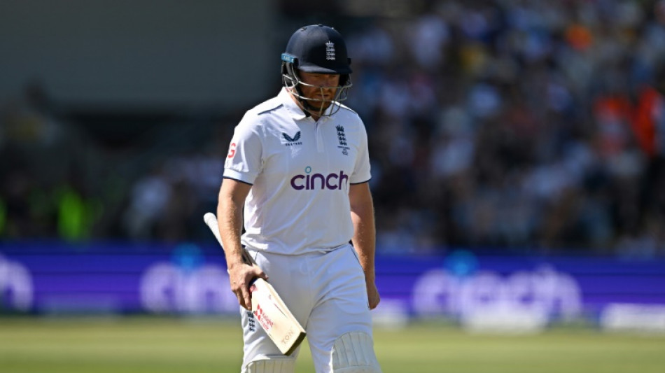 England lose Root and Bairstow as Australia take control